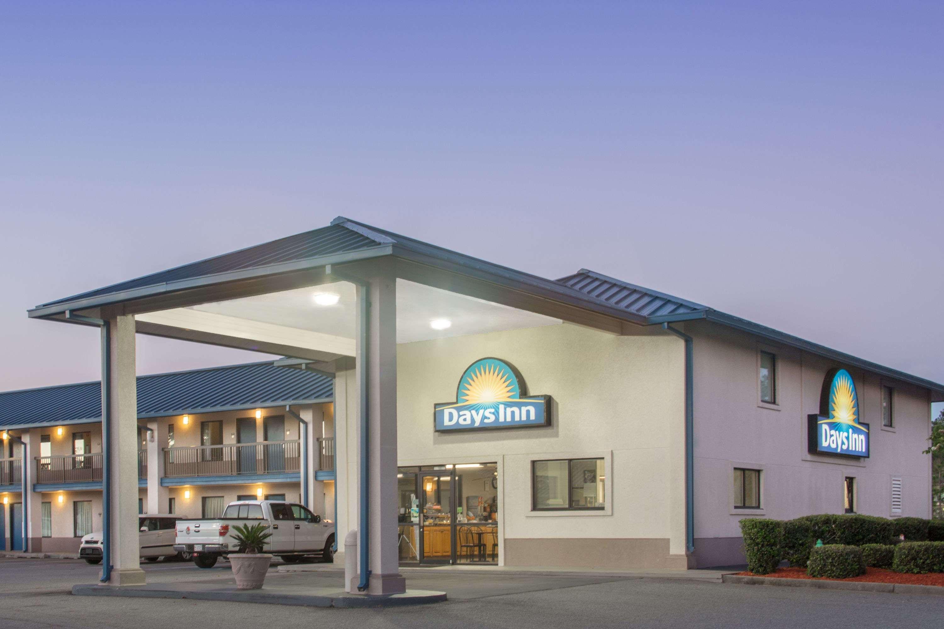 Days Inn By Wyndham Valdosta I-75 מראה חיצוני תמונה